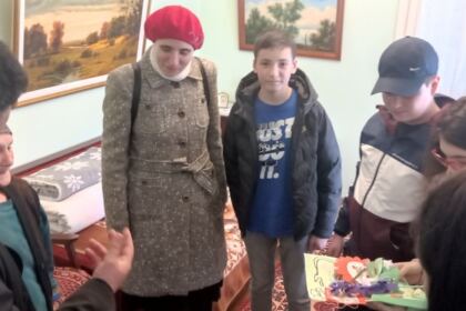 Parohia „Sfântul Spiridon Nou“ din Brăila în colaborare cu Școala Gimnazială „Fănuș Neagu“ Brăila au desfășurat proiectul „Arc peste timp“ – fotografia 17
