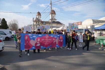 „Marşul pentru viaţă“ în Arhiepiscopia Dunării de Jos – fotografia 4