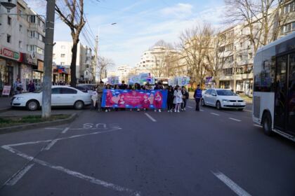 „Marşul pentru viaţă“ în Arhiepiscopia Dunării de Jos – fotografia 8