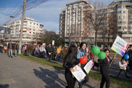 „Marşul pentru viaţă“ în Arhiepiscopia Dunării de Jos – fotografia 9