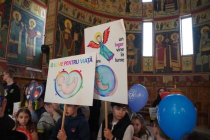 „Marşul pentru viaţă“ în Arhiepiscopia Dunării de Jos – fotografia 14