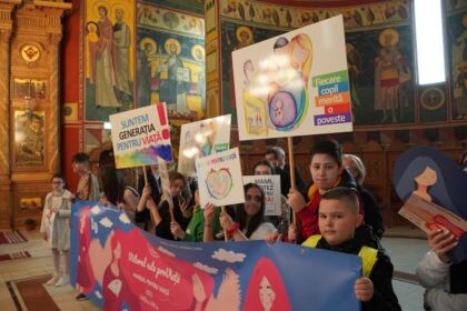 „Marşul pentru viaţă“ în Arhiepiscopia Dunării de Jos – fotografia 16