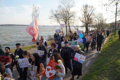 „Marşul pentru viaţă“ în Arhiepiscopia Dunării de Jos – fotografia 7