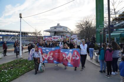 „Marşul pentru viaţă“ în Arhiepiscopia Dunării de Jos – fotografia 8