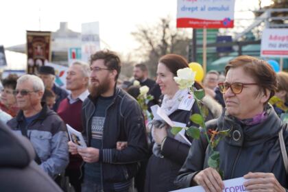 „Marşul pentru viaţă“ în Arhiepiscopia Dunării de Jos – fotografia 10