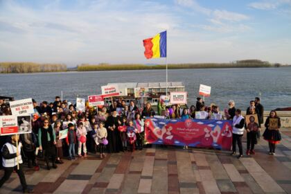 „Marşul pentru viaţă“ în Arhiepiscopia Dunării de Jos – fotografia 15