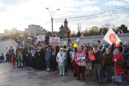 „Marşul pentru viaţă“ în Arhiepiscopia Dunării de Jos – fotografia 18