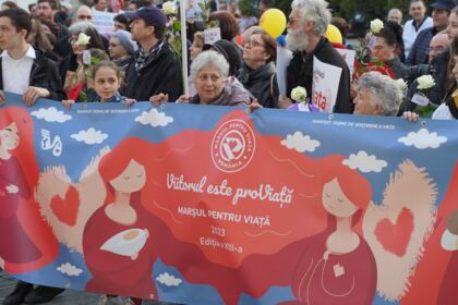„Marşul pentru viaţă“ în Arhiepiscopia Dunării de Jos – fotografia 23
