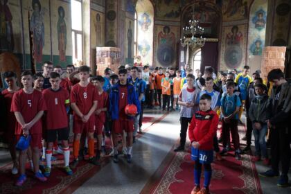 Ediţia a 8-a a Campionatului şcolar de fotbal „Tinereţe şi credinţă“ – fotografia 6