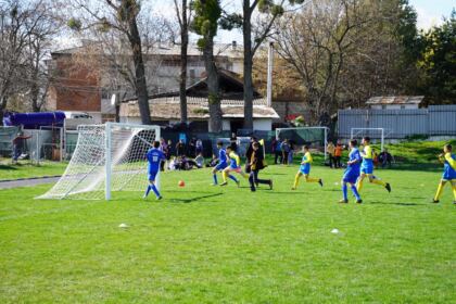 Ediţia a 8-a a Campionatului şcolar de fotbal „Tinereţe şi credinţă“ – fotografia 8