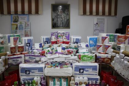 Parohia „Sf. Arhangheli“ din Brăila sprijină constant copiii şi vârstnicii nevoiaşi – fotografia 8
