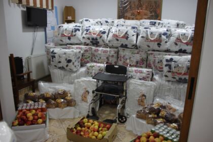 Parohia „Sf. Arhangheli“ din Brăila sprijină constant copiii şi vârstnicii nevoiaşi – fotografia 9