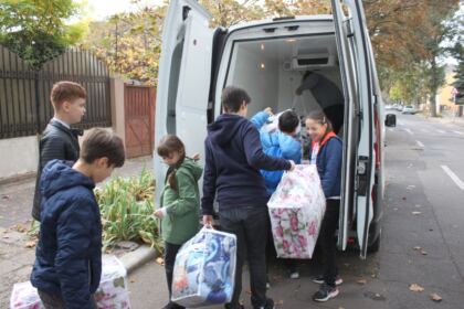 Parohia „Sf. Arhangheli“ din Brăila sprijină constant copiii şi vârstnicii nevoiaşi – fotografia 13