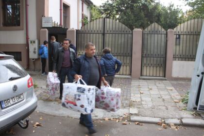 Parohia „Sf. Arhangheli“ din Brăila sprijină constant copiii şi vârstnicii nevoiaşi – fotografia 14