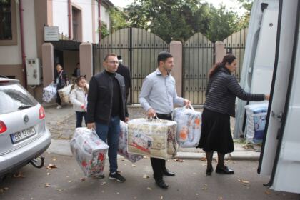 Parohia „Sf. Arhangheli“ din Brăila sprijină constant copiii şi vârstnicii nevoiaşi – fotografia 15