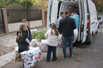 Parohia „Sf. Arhangheli“ din Brăila sprijină constant copiii şi vârstnicii nevoiaşi – fotografia 16