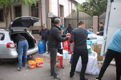 Parohia „Sf. Arhangheli“ din Brăila sprijină constant copiii şi vârstnicii nevoiaşi – fotografia 19