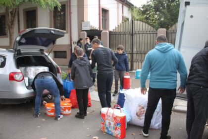 Parohia „Sf. Arhangheli“ din Brăila sprijină constant copiii şi vârstnicii nevoiaşi – fotografia 20