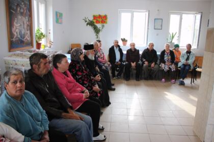 Parohia „Sf. Arhangheli“ din Brăila sprijină constant copiii şi vârstnicii nevoiaşi – fotografia 31