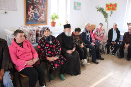 Parohia „Sf. Arhangheli“ din Brăila sprijină constant copiii şi vârstnicii nevoiaşi – fotografia 34