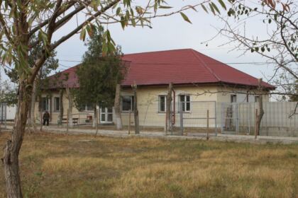 Parohia „Sf. Arhangheli“ din Brăila sprijină constant copiii şi vârstnicii nevoiaşi – fotografia 42