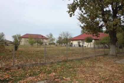 Parohia „Sf. Arhangheli“ din Brăila sprijină constant copiii şi vârstnicii nevoiaşi – fotografia 43