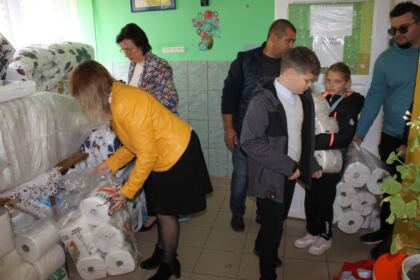 Parohia „Sf. Arhangheli“ din Brăila sprijină constant copiii şi vârstnicii nevoiaşi – fotografia 48
