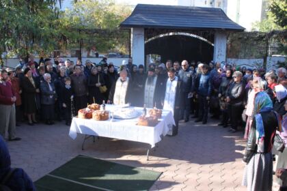 Rugăciune şi binecuvântare pentru bolnavii din Spitalul „Sf. Ap. Andrei“ din Galaţi – fotografia 14