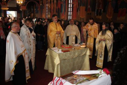 Rugăciune şi binecuvântare pentru bolnavii din Spitalul „Sf. Ap. Andrei“ din Galaţi – fotografia 17
