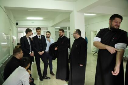 Acţiune de donare de sânge pentru semenii bolnavi – fotografia 11