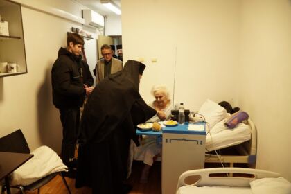 Rugăciune şi filantropie pentru vâstnicii din cadrul unui azil din Galaţi – fotografia 45