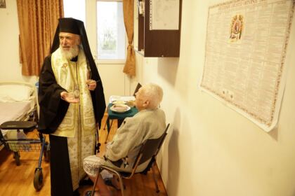 Rugăciune şi filantropie pentru vâstnicii din cadrul unui azil din Galaţi – fotografia 52