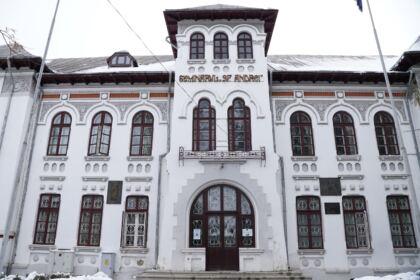 Simpozion interseminarial şi expoziţie la Muzeul eparhial din Galaţi – fotografia 1