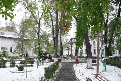 Simpozion interseminarial şi expoziţie la Muzeul eparhial din Galaţi – fotografia 4