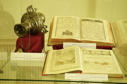 Simpozion interseminarial şi expoziţie la Muzeul eparhial din Galaţi – fotografia 26