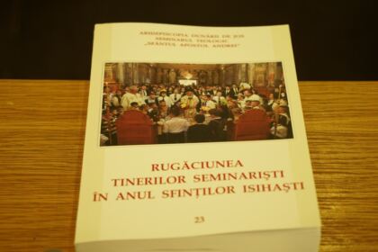 Simpozion interseminarial şi expoziţie la Muzeul eparhial din Galaţi – fotografia 32