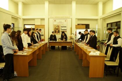 Simpozion interseminarial şi expoziţie la Muzeul eparhial din Galaţi – fotografia 35