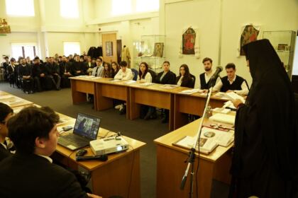 Simpozion interseminarial şi expoziţie la Muzeul eparhial din Galaţi – fotografia 54
