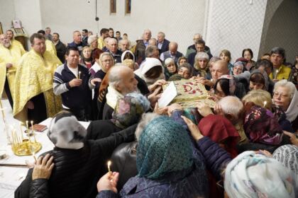 Rugăciune şi filantropie la Parohia „Sfânta Cuvioasă Parascheva“ din Galați – fotografia 13