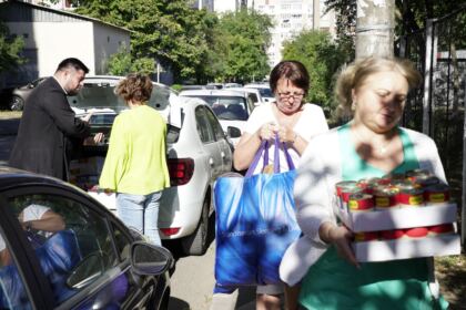 Rugăciune şi filantropie la Parohia „Sfânta Cuvioasă Parascheva“ din Galați – fotografia 5