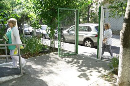 Rugăciune şi filantropie la Parohia „Sfânta Cuvioasă Parascheva“ din Galați – fotografia 8