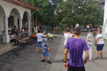 Activităţi de vară în parohiile Foltești și Stoicani – fotografia 10