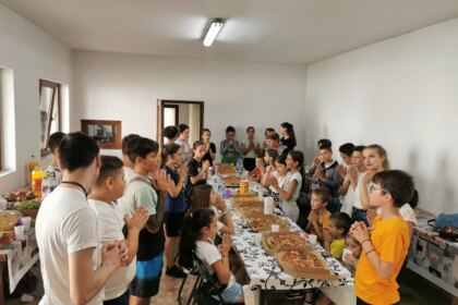 Activităţi de vară în parohiile Foltești și Stoicani – fotografia 12