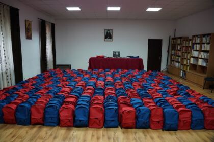 Arhiepiscopia Dunării de Jos continuă sprijinirea elevilor cu ghiozdane şi rechizite şcolare – fotografia 9