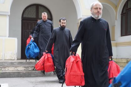 Arhiepiscopia Dunării de Jos continuă sprijinirea elevilor cu ghiozdane şi rechizite şcolare – fotografia 12