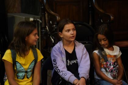 Arhiepiscopia Dunării de Jos continuă sprijinirea elevilor cu ghiozdane şi rechizite şcolare – fotografia 19