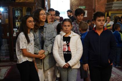 Arhiepiscopia Dunării de Jos continuă sprijinirea elevilor cu ghiozdane şi rechizite şcolare – fotografia 20