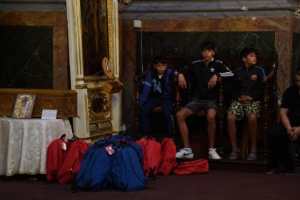 Arhiepiscopia Dunării de Jos continuă sprijinirea elevilor cu ghiozdane şi rechizite şcolare – fotografia 28