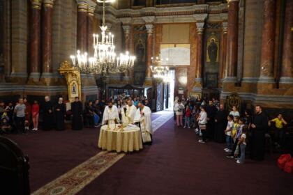 Arhiepiscopia Dunării de Jos continuă sprijinirea elevilor cu ghiozdane şi rechizite şcolare – fotografia 29