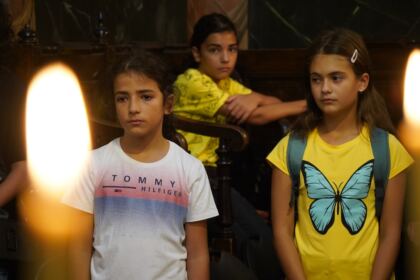Arhiepiscopia Dunării de Jos continuă sprijinirea elevilor cu ghiozdane şi rechizite şcolare – fotografia 31